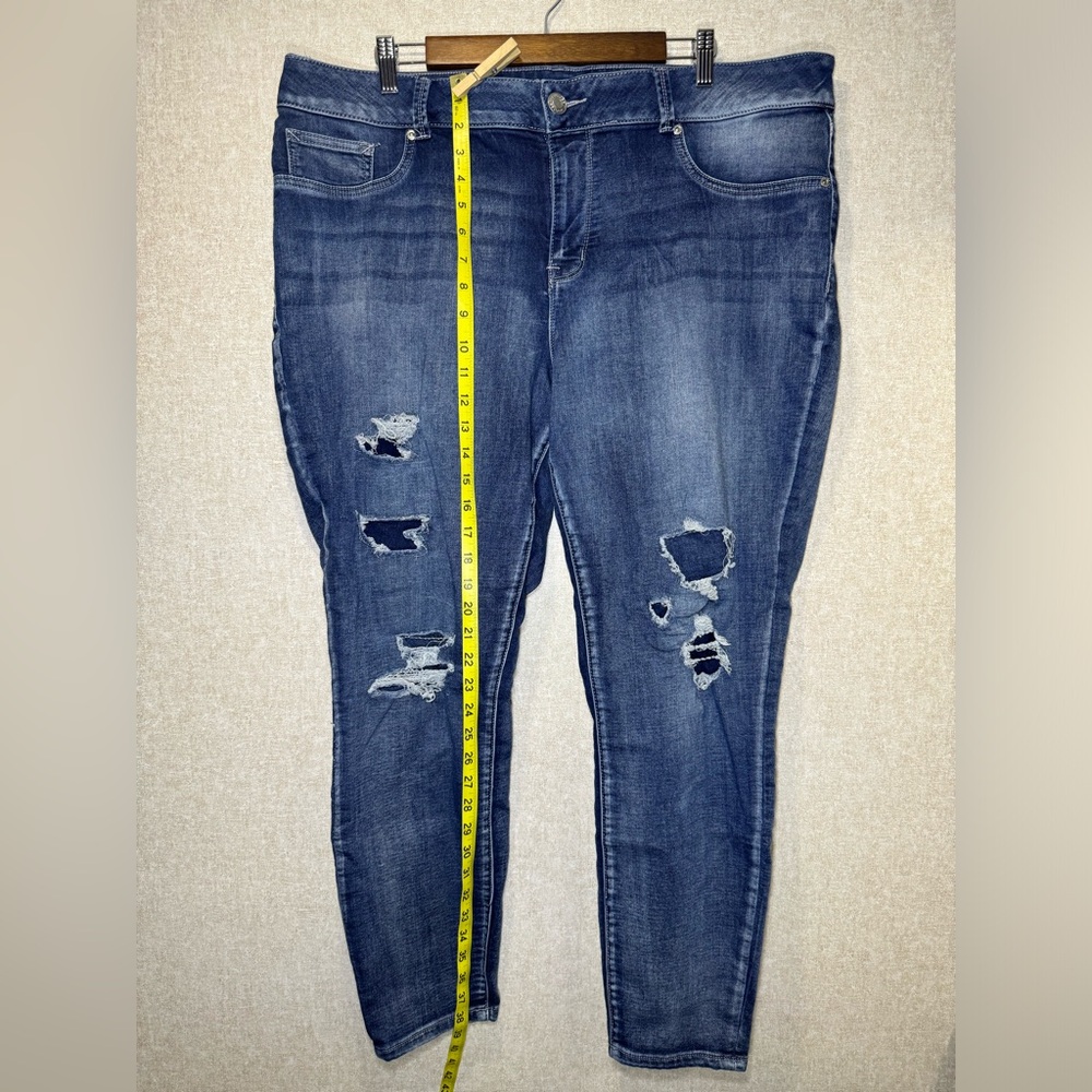 Maurices Boho Medium Wash Distressed Skinny Jeans Size 22W Reg - Picture 4 of 7
